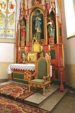 Altar mit Thron